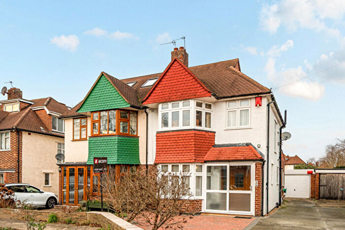 4 Bedroom Semi Detached House For Sale In Daneswood Avenue, London, SE6