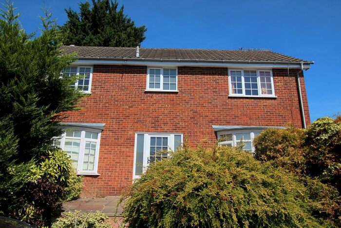 4 Bedroom Detached House To Rent In Berkeley Avenue, Reading, RG1