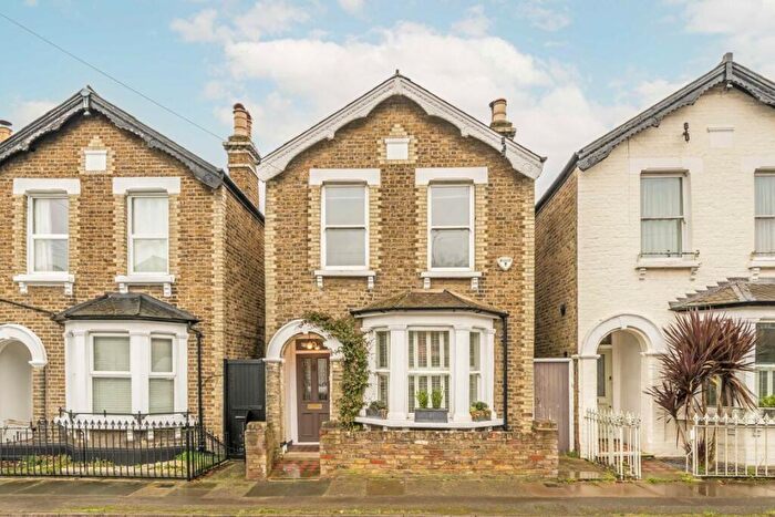 3 Bedroom Detached House For Sale In Caversham Road, Kingston Upon Thames, KT1