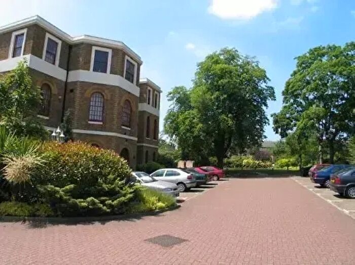 2 Bedroom Flat For Sale In West Park Road, Southall, UB2