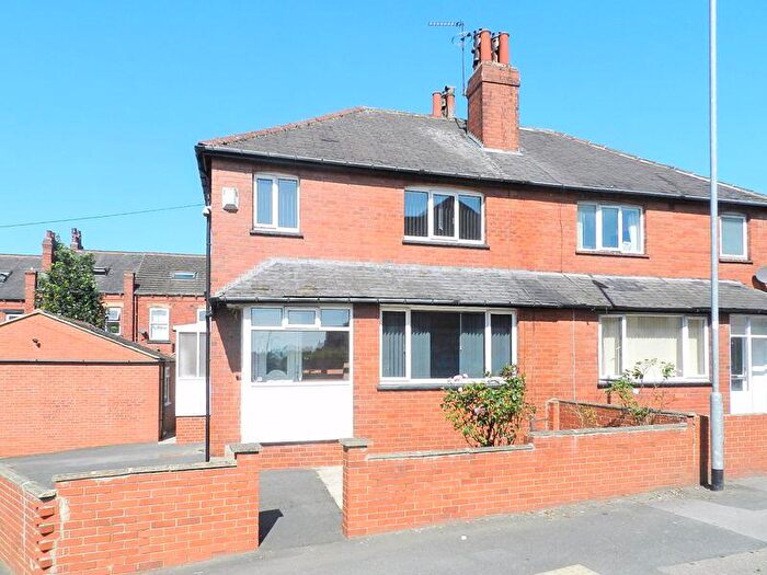 3 Bedroom Semi-Detached House To Rent In Headingley Mount, Leeds, LS6