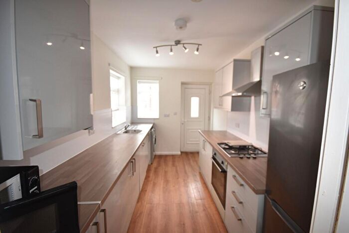3 Bedroom Flat To Rent In Stratford Grove West, Newcastle Upon Tyne, NE6
