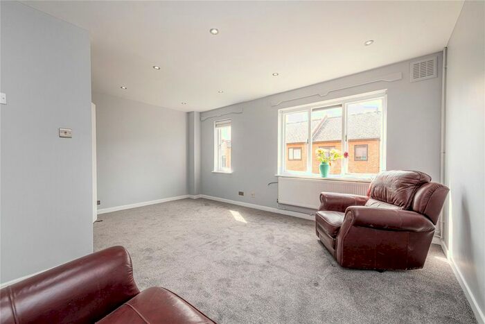 2 Bedroom Flat To Rent In St. Ervans Road, London, W10