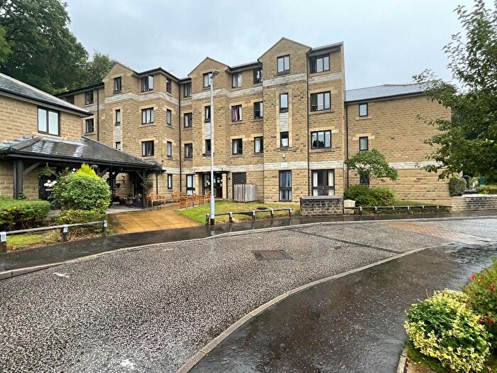 1 Bedroom Flat To Rent In *Over 's Only, One Bedroom, First-Floor Flat, Foxbridge House, Fox Court, Greetland, HX4