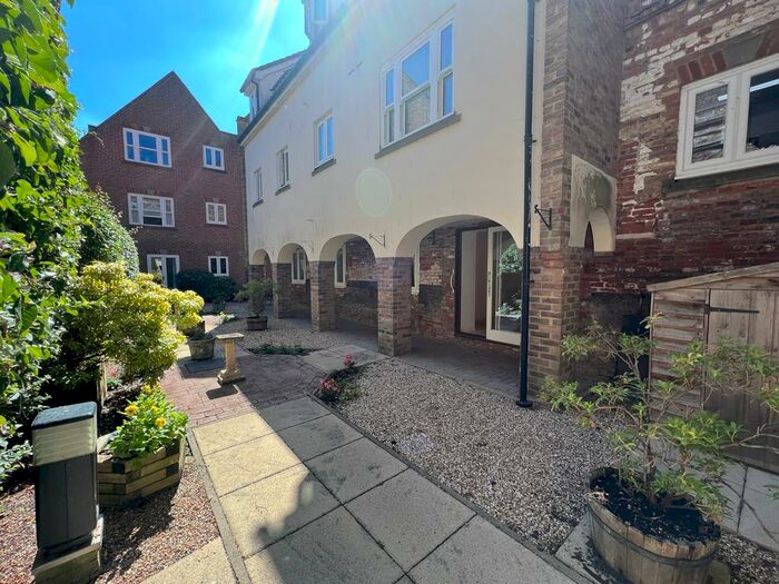 2 Bedroom Ground Flat To Rent In Three Crowns House, King's Lynn., PE30