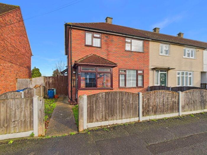3 Bedroom End Of Terrace House For Sale In Annalee Road, South Ockendon, RM15