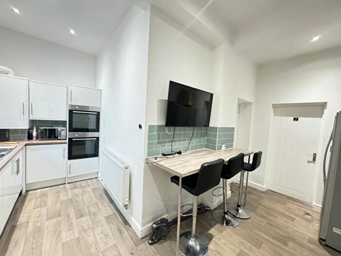 6 Bedroom Terraced House To Rent In Bed & Bath // Student House // Sep, LN5