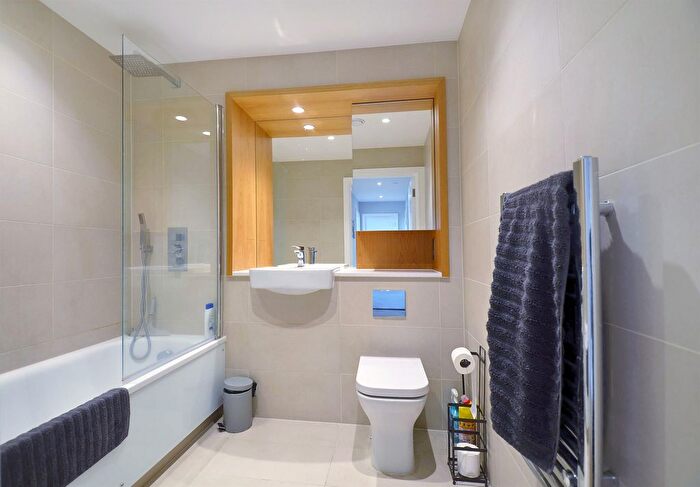 1 Bedroom Flat For Sale In Greyhound Parade, London, SW17
