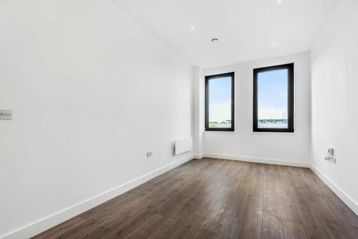 Studio To Rent In Bracknell, Berkshire RG12