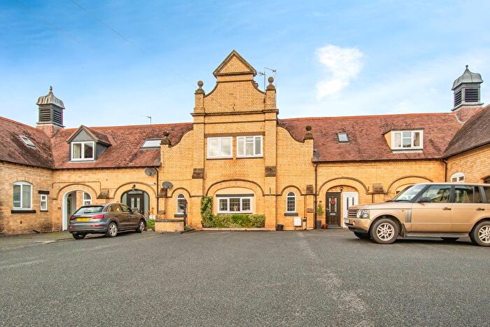 2 Bedroom Flat For Sale In Upton Road, Callow End, Worcester, WR2