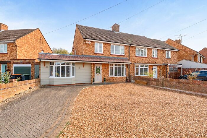 3 Bedroom Semi-Detached House For Sale In Arrow Leys, Bedford, MK41