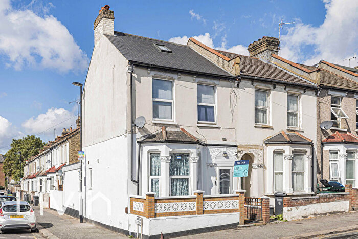 4 Bedroom End Of Terrace House For Sale In Thirsk Road, South Norwood, SE25