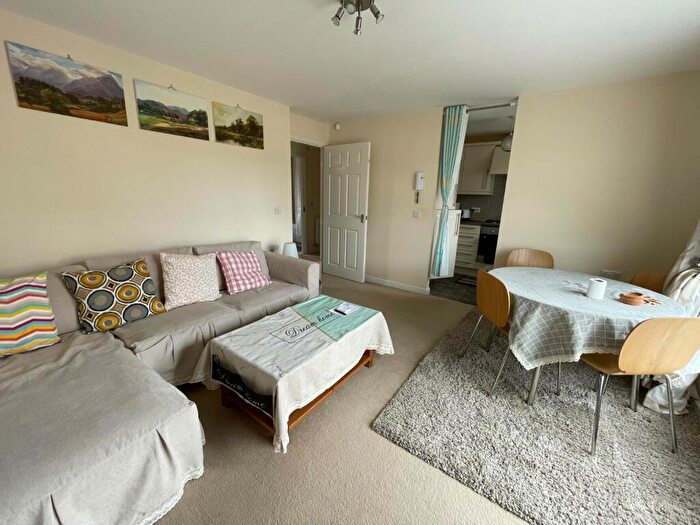 2 Bedroom Flat To Rent In Grove Village, Manchester, Greater Manchester, M13