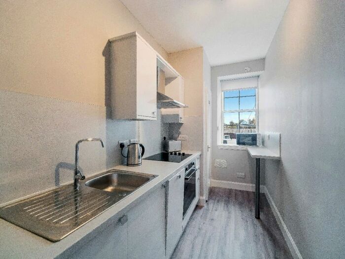 2 Bedroom Flat To Rent In Paisley Close ( High Street), Old Town, Edinburgh, EH1