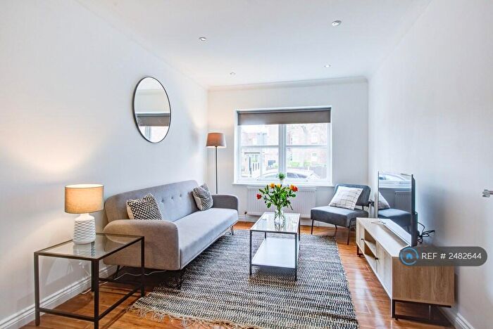 2 Bedroom Flat To Rent In Tall Tree Court, Romford, RM1