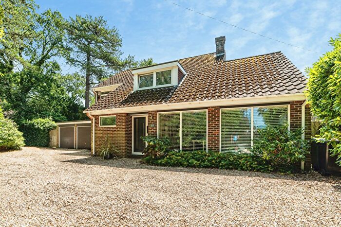 4 Bedroom Detached House For Sale In West End Road, Reading, RG7