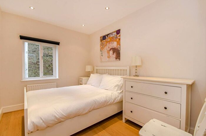 2 Bedroom Flat For Sale In Claremont Road, Highgate, London, N6