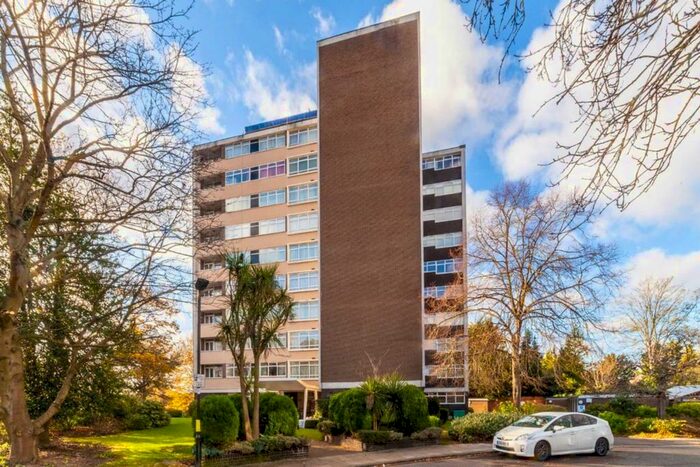 2 Bedroom Flat To Rent In The Knoll, London, W13