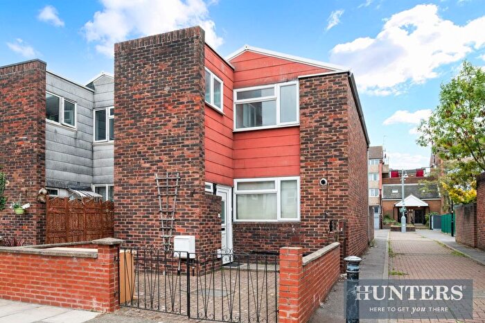 3 Bedroom End Terrace House For Sale In Ealing Road, Brentford, TW8