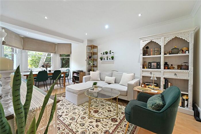 2 Bedroom Flat To Rent In Ladbroke Road, London, W11