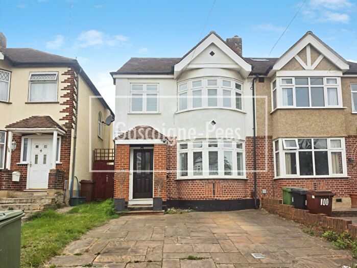 4 Bedroom House To Rent In Elmstead Gardens- Worcester Park, KT4