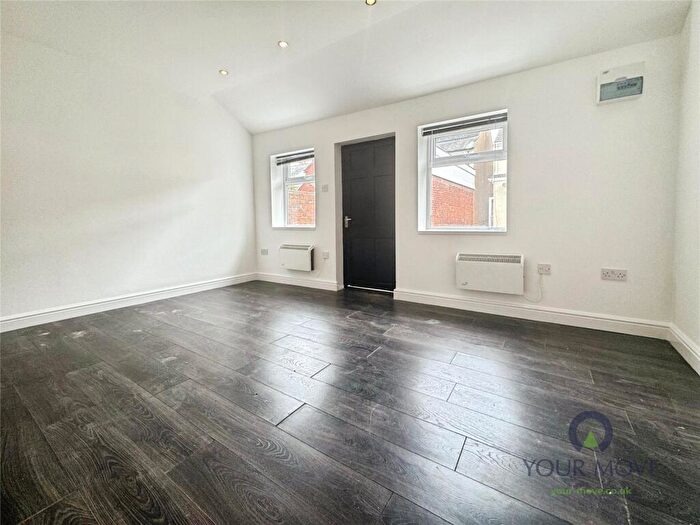 2 Bedroom Detached House To Rent In Blackberry Lane, Halesowen, West Midlands, B63