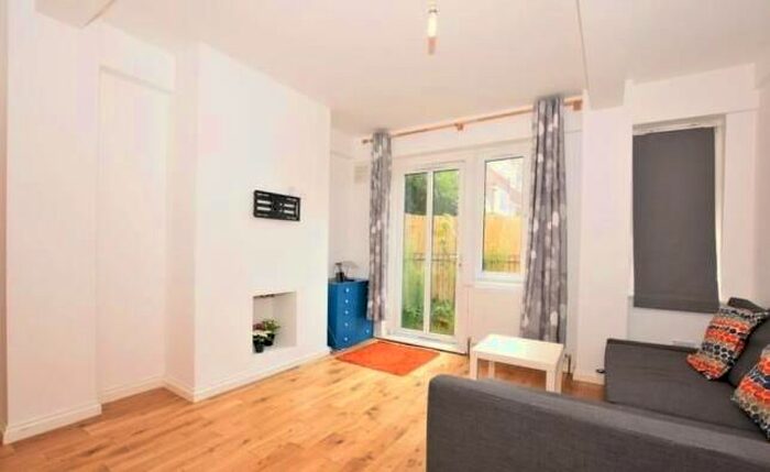 1 Bedroom Flat To Rent In Arnold Estate, Druid Street, London, SE1