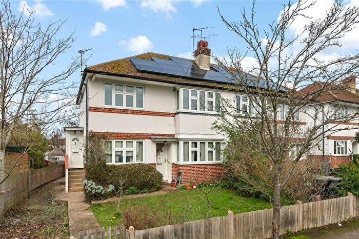 2 Bedroom Maisonette For Sale In Lancaster Gardens, Kingston, Surrey, KT2