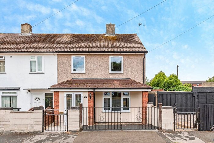 3 Bedroom End Of Terrace House For Sale In Marston Avenue, Swindon, Wiltshire, SN2