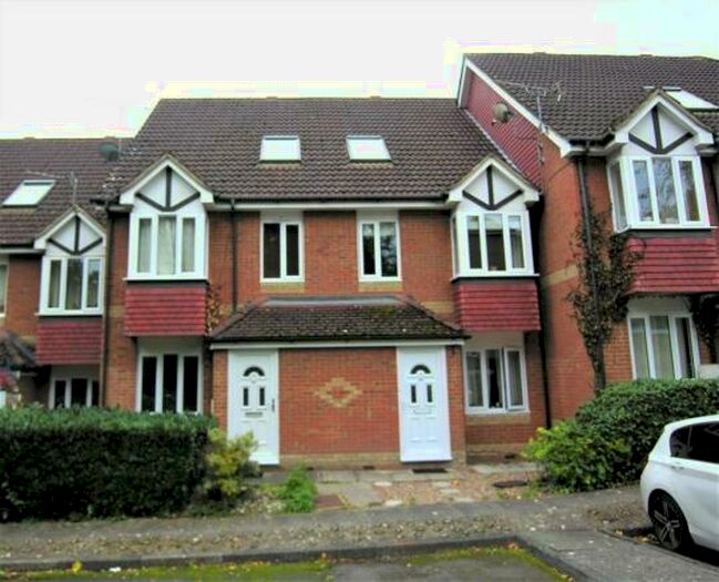 1 Bedroom Maisonette To Rent In Knaphill, Woking, Surrey, GU21