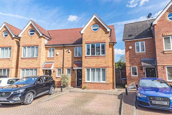 3 Bedroom Town House For Sale In Linden Close, Iver, SL0