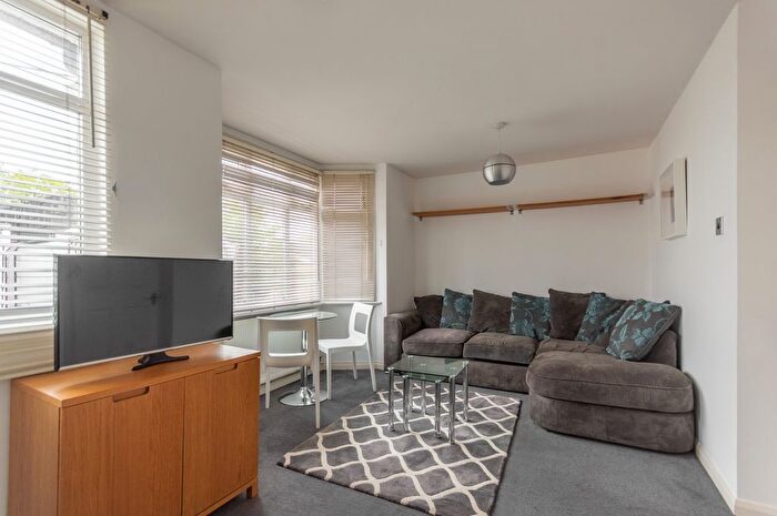 1 Bedroom Flat To Rent In Robinson Road, Colliers Wood, London, SW17