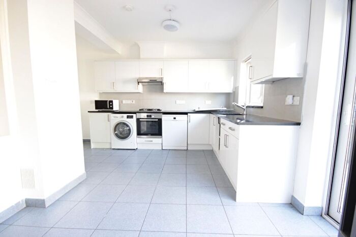 4 Bedroom End Of Terrace House To Rent In Park Drive, Acton, London, W3