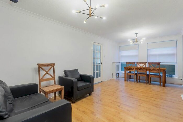 3 Bedroom Flat To Rent In Samuel Close, Pownall Road, London, E8