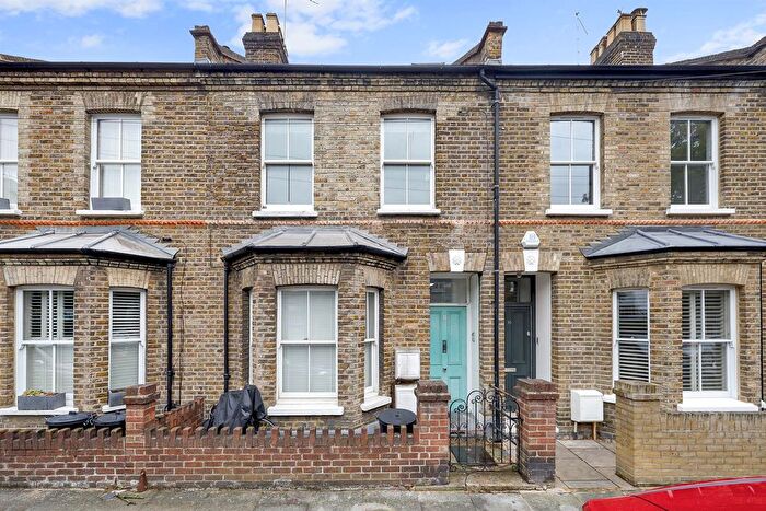 3 Bedroom Maisonette To Rent In Treadgold Street, North Kensington, W11