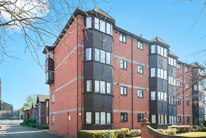 1 Bedroom Apartment For Sale In Chartwell Close, Croydon, CR0