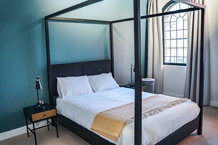 2 Bedroom Apartment To Rent In Charlotte Street, Birmingham, B3
