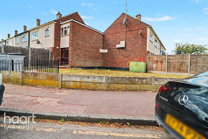 1 Bedroom Flat For Sale In Crouch Avenue, Barking, IG11