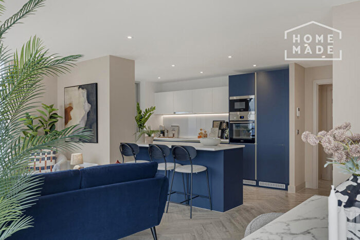 3 Bedroom Flat To Rent In Colliers Yard, M3