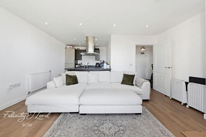 1 Bedroom Apartment For Sale In Cordelia Street, London, E14