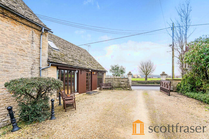 1 Bedroom Garage / Parking To Rent In Manor Road, Brize Norton, OX18