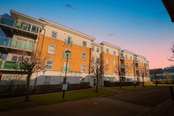2 Bedroom Flat To Rent In Sheridan House, Leatherhead, KT22