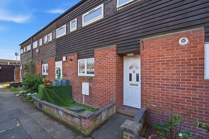 3 Bedroom Terraced House For Sale In Tennyson Road, London, W7