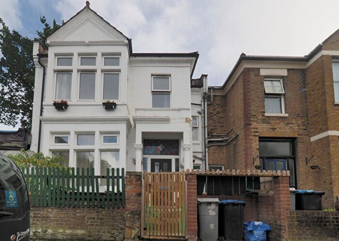 2 Bedroom Flat To Rent In Greenhill Park, Harlesden, Brent, NW10