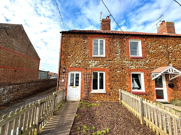 2 Bedroom Cottage For Sale In Ingoldisthorpe - Bed End Terrace Carrstone Cottage, PE31
