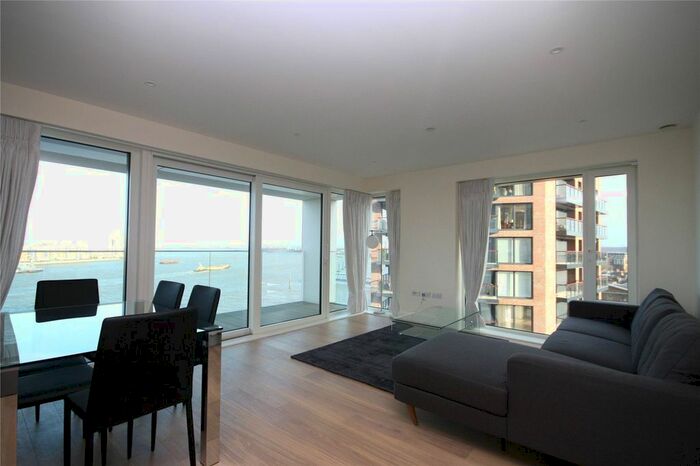 3 Bedroom Flat To Rent In Hampton Apartments, Woolwich, Duke Of Wellington Avenue, London, SE18