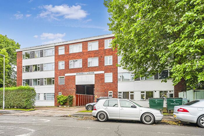 3 Bedroom Flat For Sale In Endlebury Road, North Chingford, E4