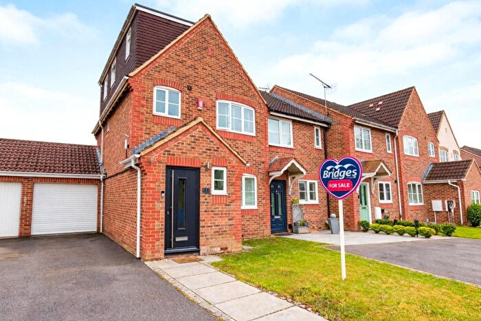 4 Bedroom End Of Terrace House For Sale In Westbury Way, Aldershot, Hampshire, GU12