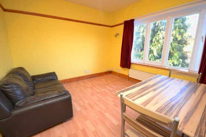 1 Bedroom Flat To Rent In Wokingham Road, Reading, Berkshire, RG6