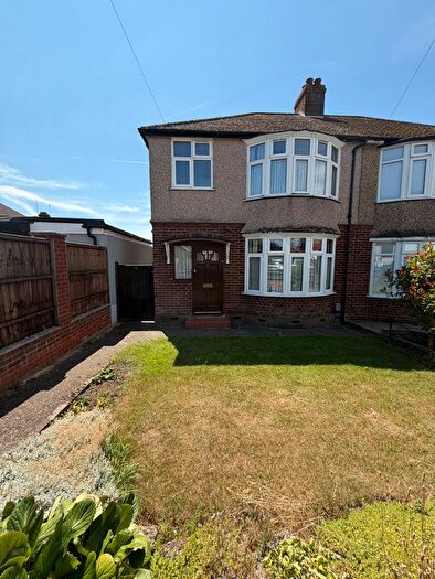 3 Bedroom Semi Detached House To Rent In Warden Hill Road, Luton, LU2